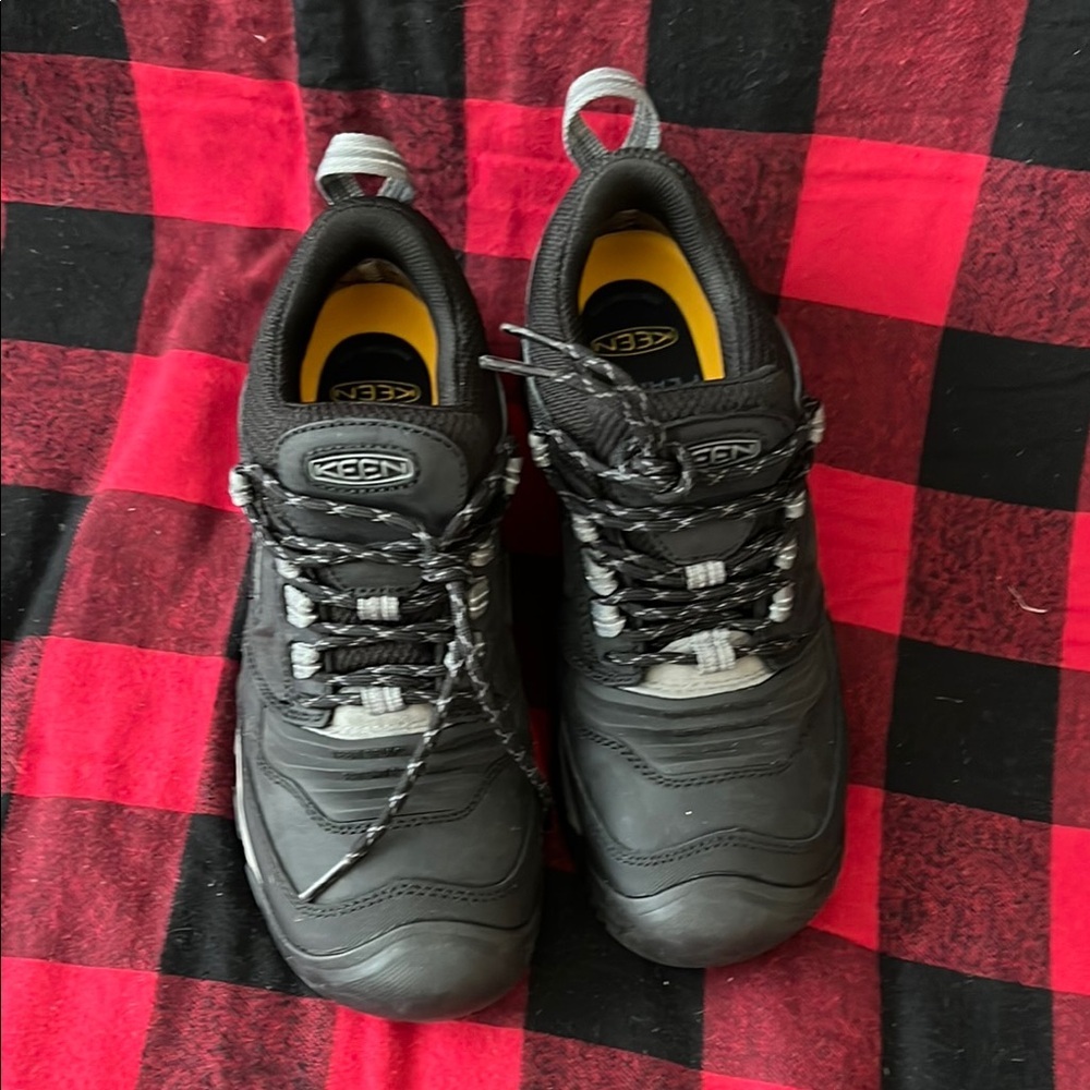 Keen Black and Gray Athletic Shoes with Mesh Fabric and Rubber Sole